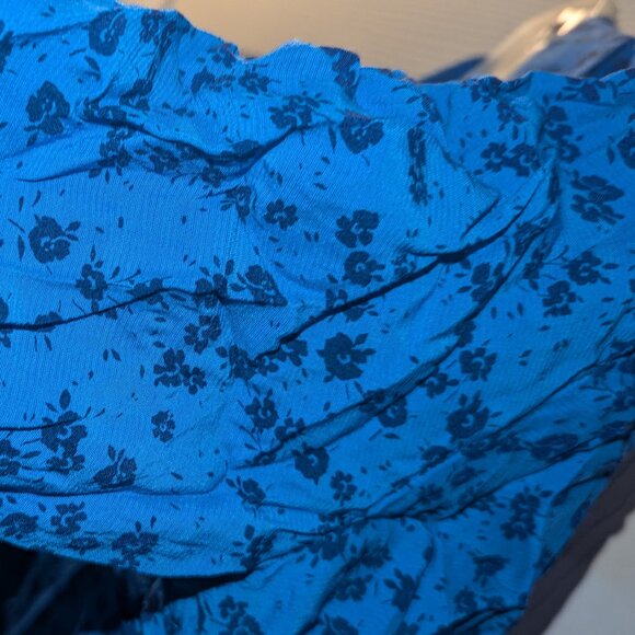 Beautiful blouse - Picture 3 of 5